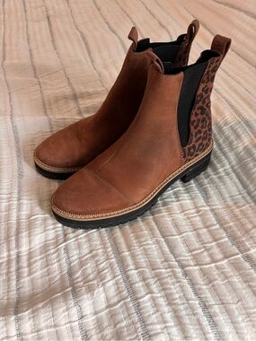 Tom’s Women's Brown and Leopard Suede Chelsea Boot 8.5